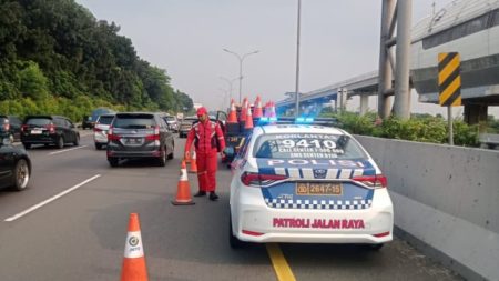 Perhatikan 8 Hal ini Saat Mudik Pakai Mobil Pribadi Melewati Jalan Contraflow