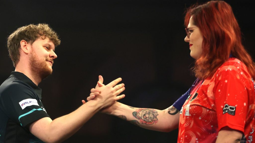 Kejuaraan Dart Dunia: Noa-Lynn van Leuven dikalahkan oleh Kevin Doets dalam debut bersejarah Alexandra Palace | Berita Dart