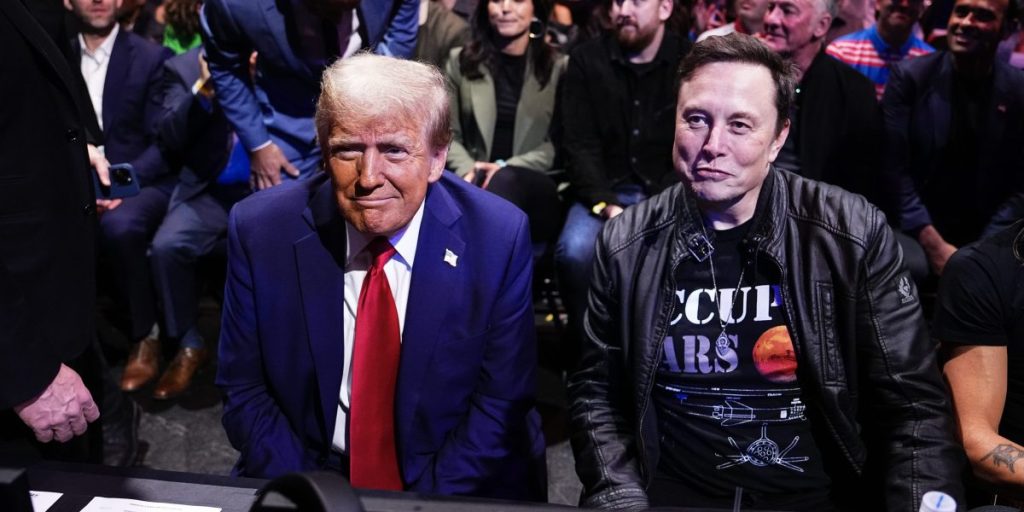 Trump mendukung visa imigrasi untuk pekerja terampil setelah pengikut MAGA menentang Elon Musk karena H-1B