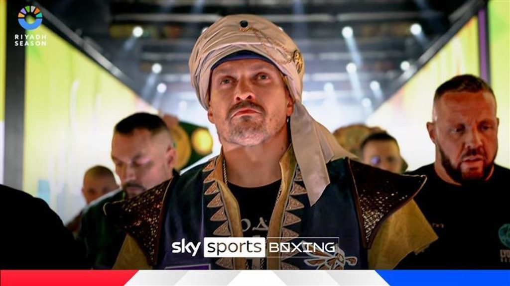 Usyk membuat ringwalk epik untuk pertandingan ulang Fury yang besar!