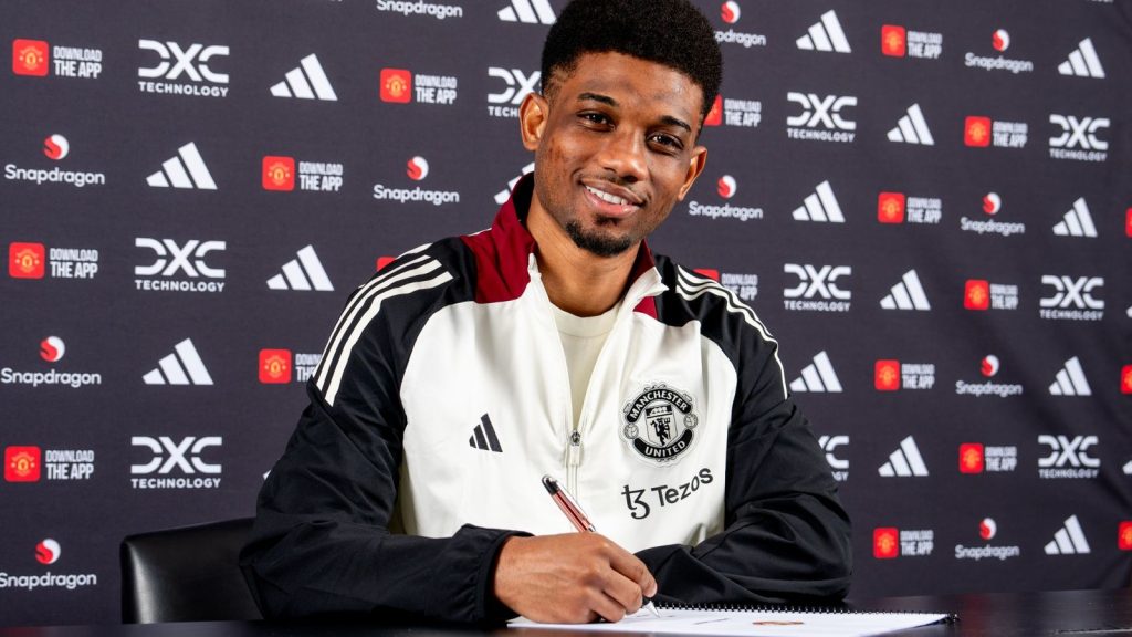 Amad Diallo: Pemain sayap Manchester United menandatangani kontrak baru untuk mempertahankannya di Old Trafford hingga musim panas 2030 | Berita Sepak Bola