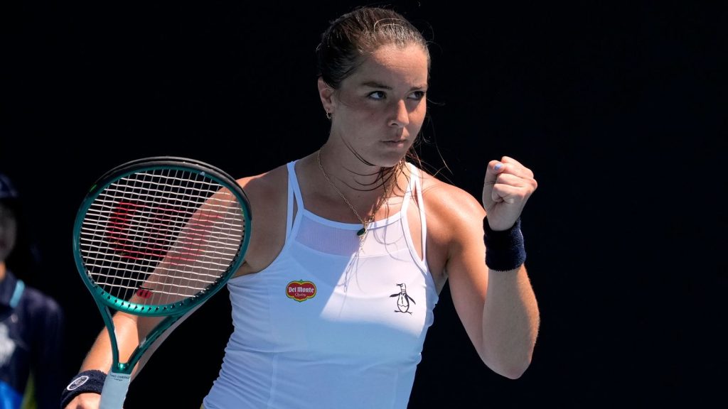 Australia Terbuka: Jodie Burrage akan menghadapi Coco Gauff sementara Iga Swiatek memberikan kemenangan yang tidak meyakinkan di Melbourne | Berita Tenis