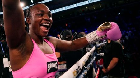 Claressa Shields Clear to Box Setelah suspensi diangkat | “Dia atlet yang bersih,” kata promotor Dmitry Salita | Berita tinju