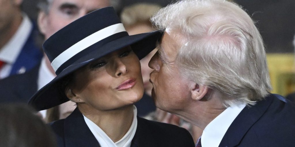 Eric Javits, yang mendesain topi Melania Trump untuk Hari Pelantikan, mengatakan bahwa mendandani ibu negara adalah suatu kehormatan: ‘Nyonya. Trump diberkati dengan struktur tulang yang bagus’