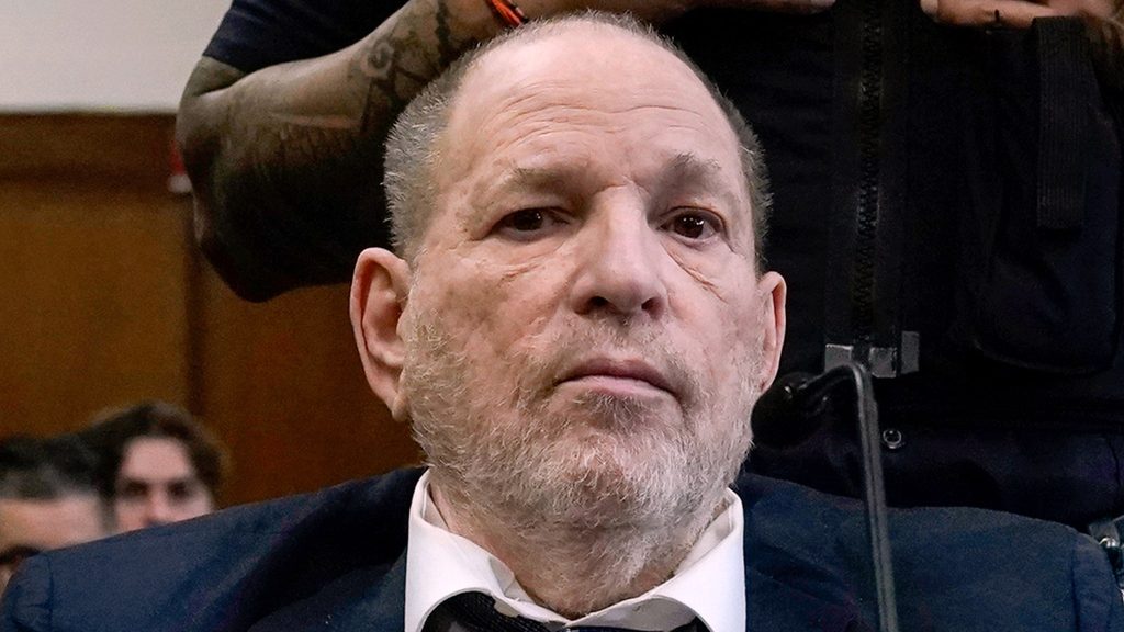 Harvey Weinstein tidak berpikir dia akan ‘bertahan lebih lama di penjara’ Hellhole ‘