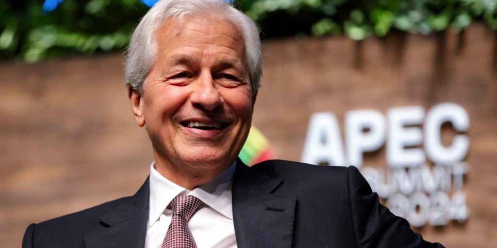 Jamie Dimon tersedak ketika mengingat ketakutannya terhadap kesehatan jantung yang hampir mematikan: ‘Saya pikir saya mendengarnya robek’