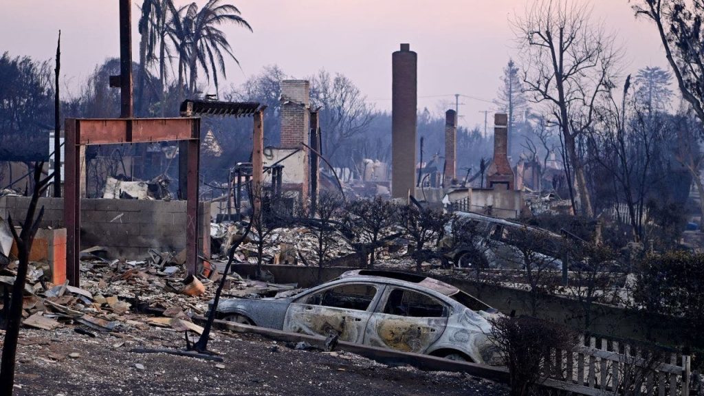 Kebakaran hutan mengungkap krisis asuransi California; Meta, Amazon membuang DEI; dan IRS menguraikan musim pajak