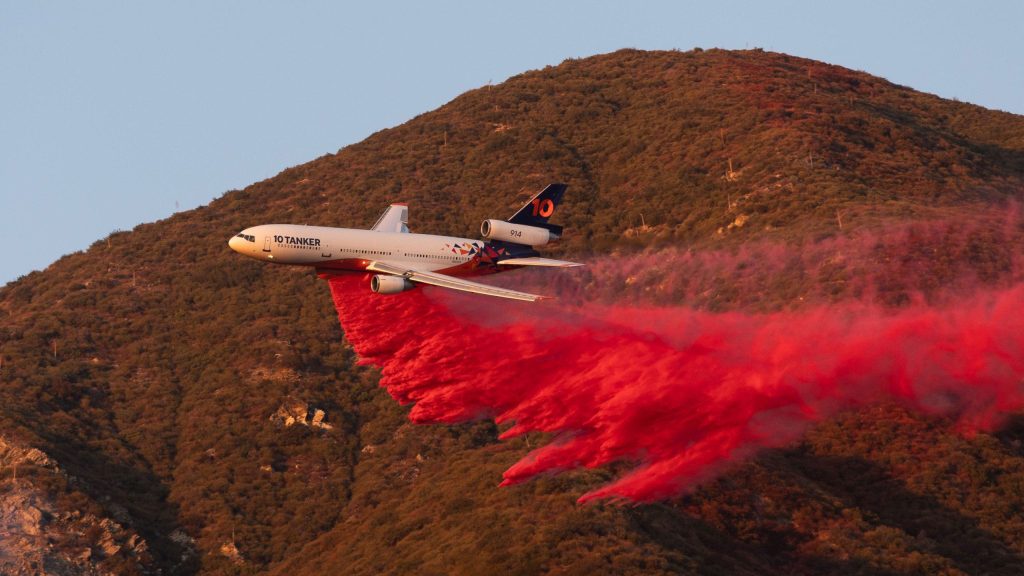 Lihat ini: Foto-foto yang diambil dari pesawat yang membantu memadamkan kebakaran hutan di California