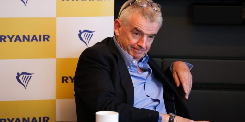 Michael O’Leary dari Ryanair, yang ingin mendapatkan bonus 8 juta, tidak melihat gaji CEO yang tinggi sebagai masalah: ‘Pesepakbola mendapat setengah juta seminggu’