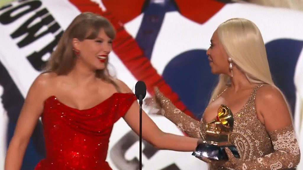 Beyoncé memenangkan grammy untuk album country terbaik, Taylor Swift Presents Trophy