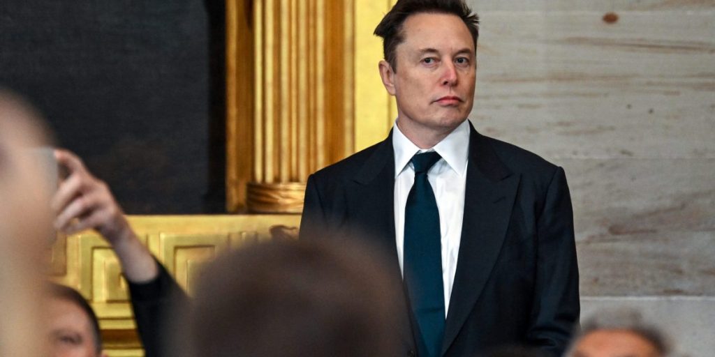 Memberikan akses Doge Elon Musk ke sistem pembayaran Treasury berisiko default utang AS dan krisis keuangan global, Senator memperingatkan