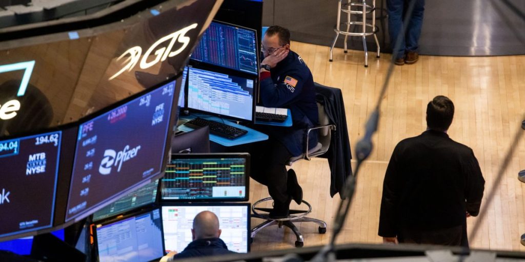 S&P 500 takik kembalinya setelah ledakan Jumat menandai sesi perdagangan terburuknya tahun ini