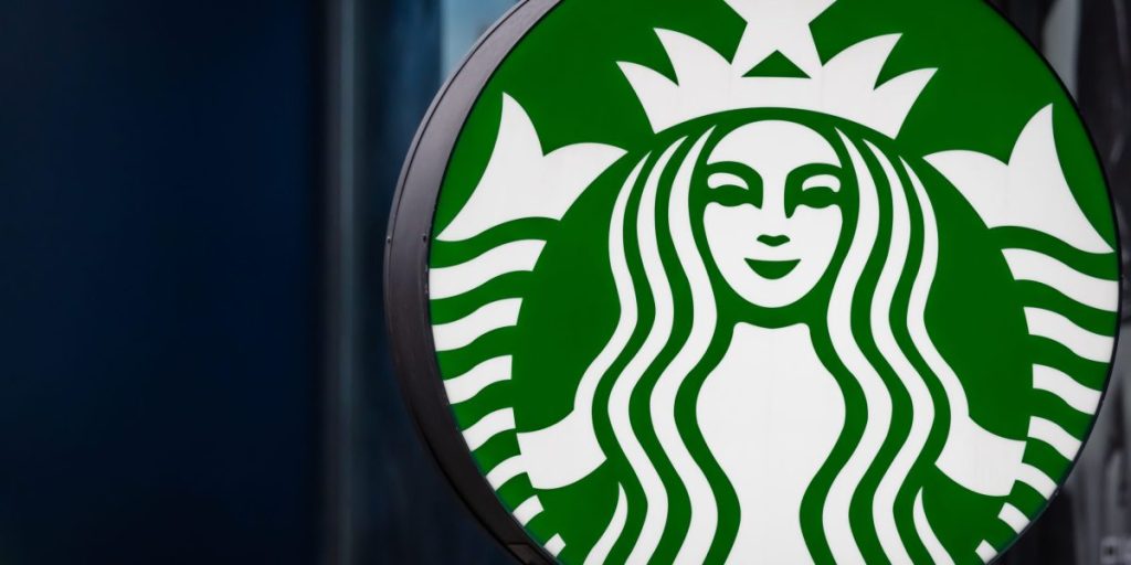 Starbucks memberhentikan lebih dari 1.000 pekerja dan mengambil lebih dari selusin item menu – termasuk frappuccinos yang barista sakit dan lelah membuat