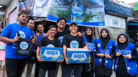 Aqua Dan Pandawara Ajak Masyarakat Bandung Jaga Lingkungan di Bulan Ramadhan