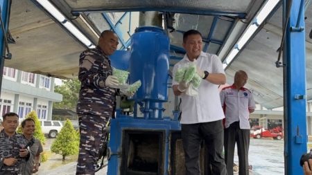 Baru 3 Hari Dilantik, Pangkoarmada I Langsung Bakar 60 Ribu Pil Ekstasi Hasil Tangkapan Di Perairan Batam