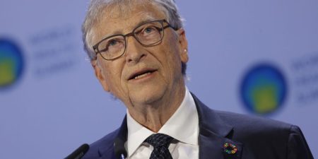 Bill Gates dilaporkan memperingatkan Trump fondasinya tidak akan dapat mendanai kesenjangan kesehatan global jika administrasi terus membuat pemotongan besar