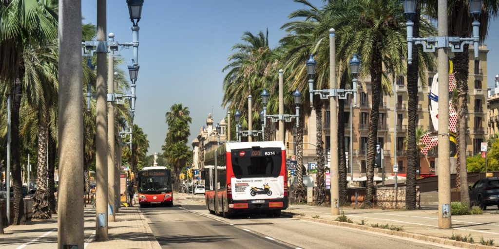 Bus tanpa pengemudi Renault dan Weride diuji di jalan -jalan Barcelona