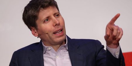 CEO OpenAI Sam Altman mengungkapkan nasihat karirnya yang ‘jelas’ untuk lulusan Gen Z-ketika perusahaan memberikan gaji tujuh digit untuk siswa dengan keterampilan ini