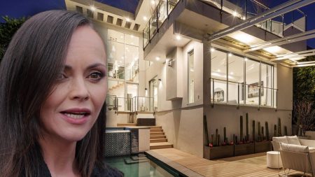 Christina Ricci mencantumkan LA Home, membutuhkan tempat yang lebih besar untuk keluarga yang dipindahkan oleh api