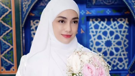 Digosipin Jadi Simpanan Pejabat Hingga Pansos, Celine Evangelista Minta Ini Saat Umrah