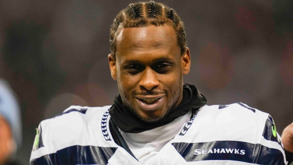 Geno Smith: Las Vegas Raiders berdagang dengan quarterback Seattle Seahawks dengan imbalan pick draft putaran ketiga | Berita NFL