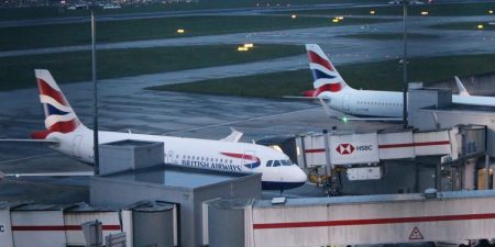 Heathrow mengatakan itu sepenuhnya operasional setelah pemadaman shutdown