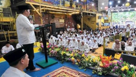 Jalankans Instruksi Ketum Golkar, Begini Momen Waka DPR Adies Kadir Berbagi Kebaanika Saat Ramadhan