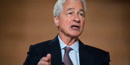 Jamie Dimon telah bergabung dengan paduan suara CEO yang memperingatkan Trump dengan tarif: ‘Ketidakpastian bukanlah hal yang baik’