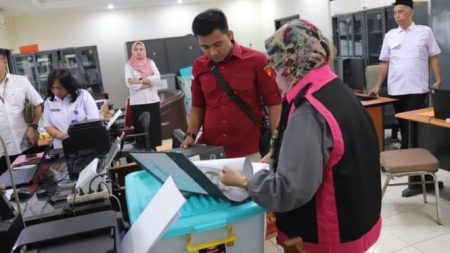 Kantor Dinas Pendidikan Jatim Digeledah Terkait Dugaan Korupsi Dana Hibah SMK