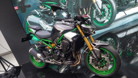 Kawasaki Z900 Dan Z900 SE Resmi Mengaspal Di Indonesia, Carara Mulai RP199 Jutaan