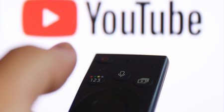 Kepala baru FCC menyarankan YouTube TV dapat mendiskriminasi pemrograman berbasis agama