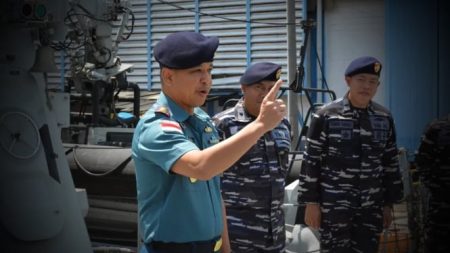 Letkol Anro Casanova Melesat Jadi Komandan Kapal Perang Tni Paling Dibenci Singapura