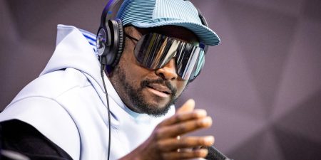 Musisi multimillionaire Will.i.am mengatakan keseimbangan kehidupan kerja adalah untuk orang ‘yang bekerja pada impian orang lain’ dan bukan untuk para visioner-ia menggulung dari 5-ke-9 setelah 9-ke-5-nya