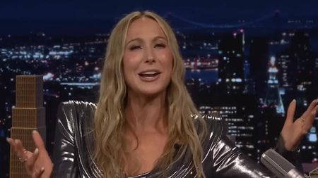 Nikki Glaser membela penggunaan Ozemic, mengatakan kebencian sebagian besar dari wanita kulit putih kurus