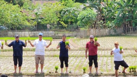 Panen Perdana Di Kalteng, Bukti Swasembada Pangan Bukan Sekedar Omon-omon