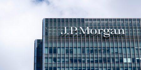 Pedagang saham JPMorgan Skor rejeki nomplok saat Trump Jolts Market