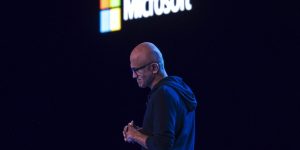 Pelukan kerentanan Satya Nadella menunjukkan alat yang dapat digunakan CEO untuk mendapatkan kepercayaan dengan investor, studi menemukan