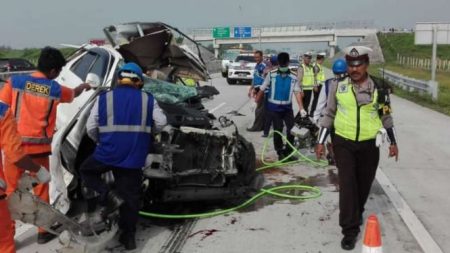 Pengemudi HRV Microsleep Lalu Tabrak Mobil Pikap Di Tol Jagorawi, 1 Orang Tewas