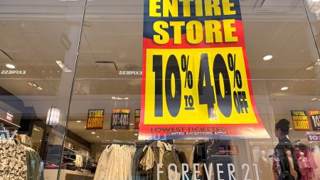 Perusahaan Operasi AS Forever 21 mengajukan kebangkrutan pada hari Minggu