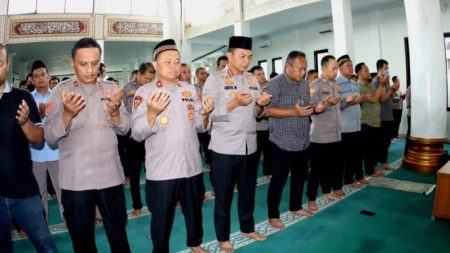 Polres Depok Gelar Salat Gaib Doakan 3 Polisi Gugur Saat Gerebek Sabung Ayam Di Way Kanan