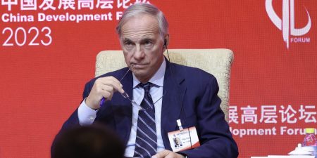 Ray Dalio, seorang pakar investasi China, akan menyarankan dana kekayaan negara senilai $ 900 miliar Indonesia yang baru