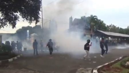 Rikuh! Demo Aksi Tolak Pengesahan Ruu Tni di Dprd Karawang