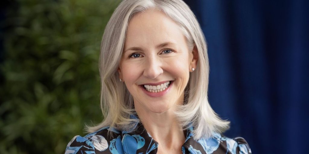 Salesforce CFO Amy Weaver akan menjadi CEO Bantuan Langsung