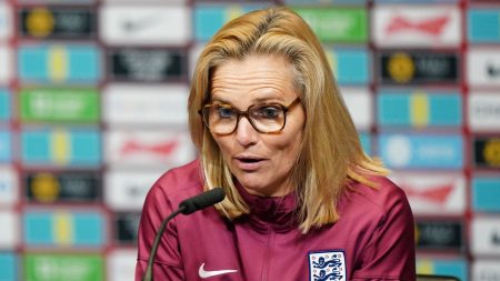 Sarina Wiegman: Bos Inggris meningkatkan masalah keamanan pemain setelah edisi Pitch Sublandard | Berita sepak bola