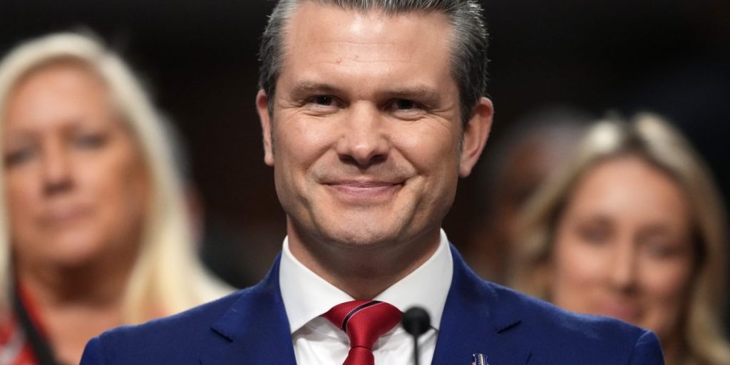 Sekretaris Pertahanan Hegseth menyangkal tanggung jawab atas keamanan sinyal gagal dan bersikeras ‘tidak ada yang mengirim SMS War Plan’ meskipun Gedung Putih mengkonfirmasi pelanggaran