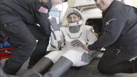 Senyum penuh! 2 Astronot Nasa Yang Terdampar 9 Bulan di Luar Angkasa Kembali Ke Bumi