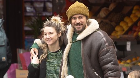 Shailene Woodley merasa nyaman dengan Lucas Bravo, yang terlihat seperti mantan Aaron Rodgers