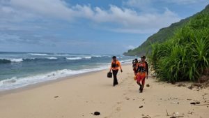 Turis China Di Bali Hiang Terseret ARUS DI PANTAI NYANG-NYANG