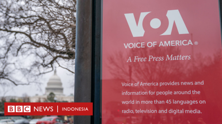 VOA: Trump Melemahkan Voice of America, Perintahkan 1.300 Pegawai Ambil Cuti